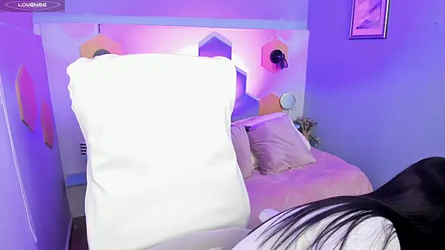 Hanna  Becker  online show from 01.09.25