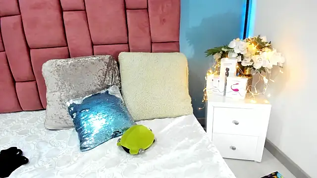 NinaInk online show from 02.11.25