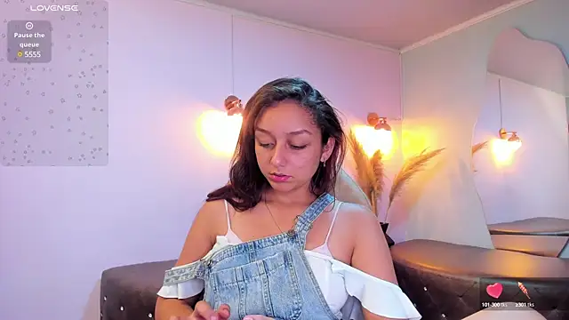 Snapshot of katy_sweet19 chatting on 01.20.25 katy sweet19 online show from 01.20.25