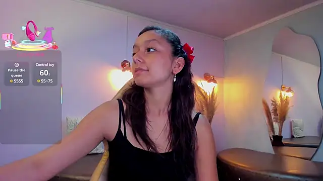 Snapshot of katy_sweet19 chatting on 03.18.25 katy sweet19 online show from 03.18.25
