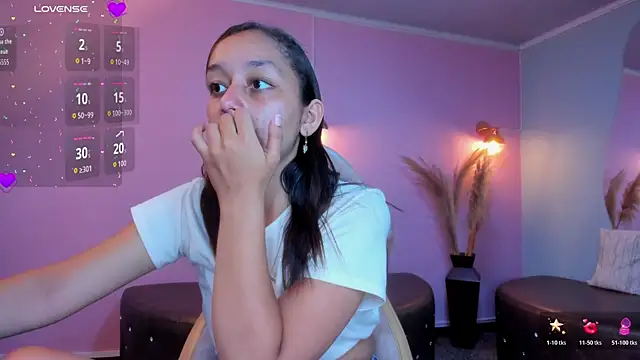 Snapshot of katy_sweet19 chatting on 11.08.25 katy sweet19 online show from 11.08.25