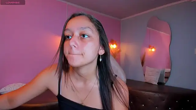 Snapshot of katy_sweet19 chatting on 11.17.25 katy sweet19 online show from 11.17.25