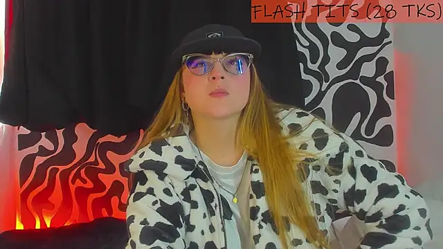 Snapshot of tekila__ chatting on 10.16.25 tekila online show from 10.16.25