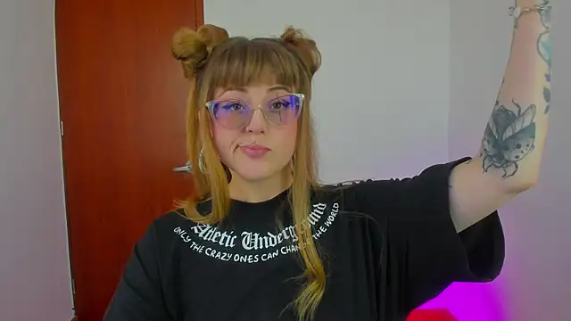 Snapshot of tekila__ chatting on 01.14.26 tekila online show from 01.14.26