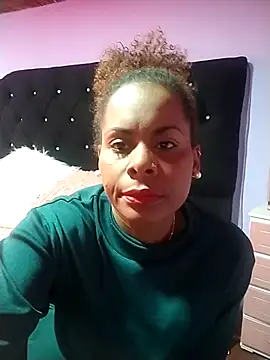 Snapshot of Camille_rose_ chatting on 10.08.25 Camille rose online show from 10.08.25