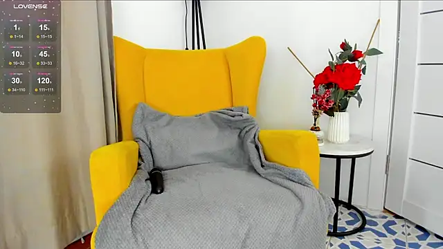 Snapshot of miissblonde chatting on 12.22.25 miissblonde online show from 12.22.25