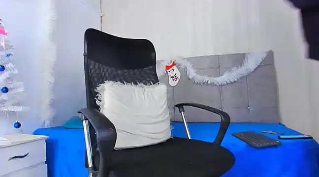 Snapshot of Mateo_Reales chatting on 12.14.24 Mateo Reales online show from 12.14.24