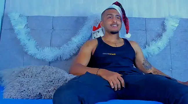 Snapshot of Mateo_Reales chatting on 12.23.24 Mateo Reales online show from 12.23.24