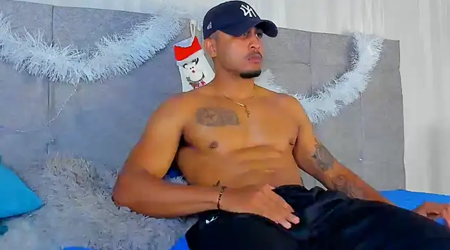 Snapshot of Mateo_Reales chatting on 12.26.24 Mateo Reales online show from 12.26.24