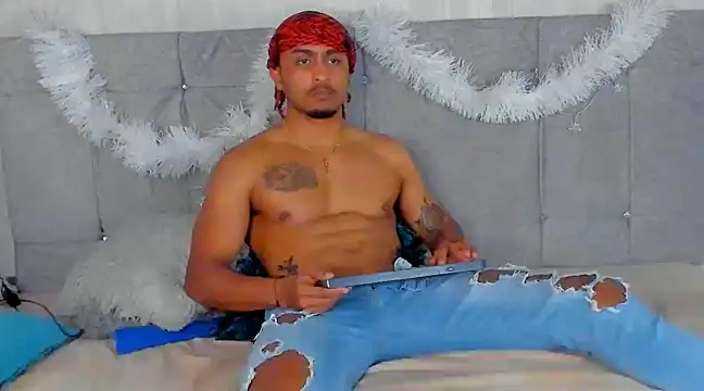 Snapshot of Mateo_Reales chatting on 12.31.24 Mateo Reales online show from 12.31.24