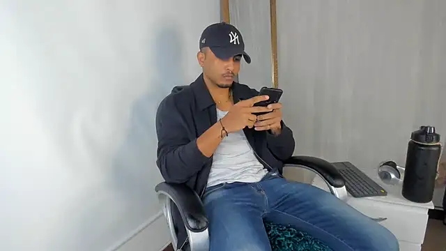 Snapshot of Mateo_Reales chatting on 01.23.25 Mateo Reales online show from 01.23.25