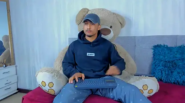 Snapshot of Mateo_Reales chatting on 01.25.25 Mateo Reales online show from 01.25.25