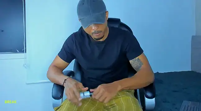 Snapshot of Mateo_Reales chatting on 01.30.25 Mateo Reales online show from 01.30.25