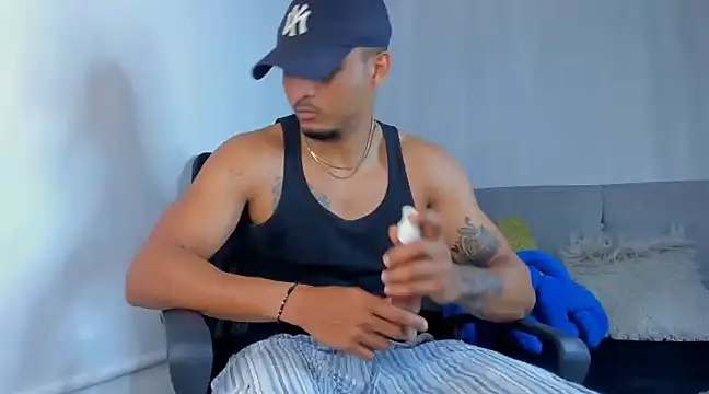 Snapshot of Mateo_Reales chatting on 02.10.25 Mateo Reales online show from 02.10.25