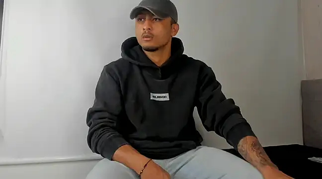 Snapshot of Mateo_Reales chatting on 02.14.25 Mateo Reales online show from 02.14.25