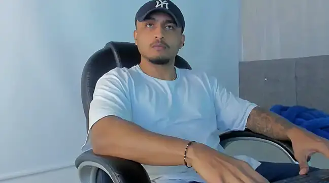 Snapshot of Mateo_Reales chatting on 03.14.25 Mateo Reales online show from 03.14.25