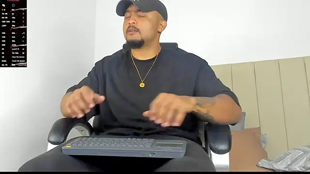 Snapshot of Mateo_Reales chatting on 02.16.26 Mateo Reales online show from 02.16.26