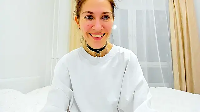 Mona Cruz online show from 02.04.25