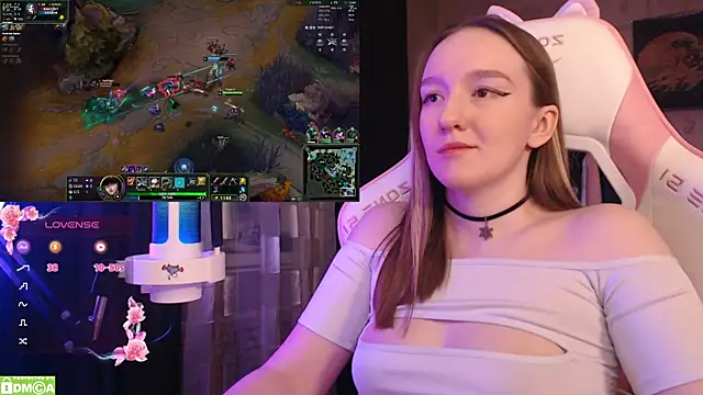 MoonlishSiren online show from 02.15.25