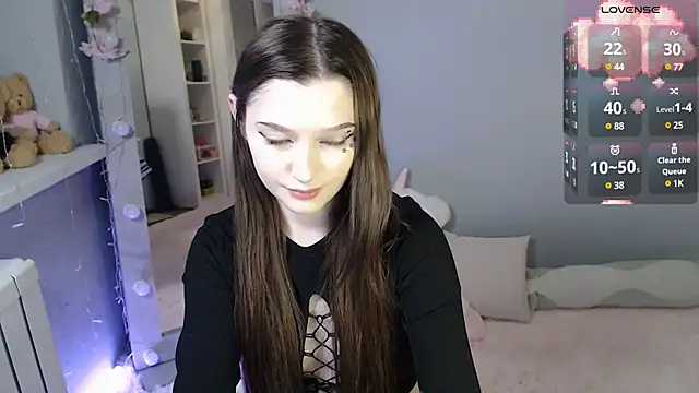 Snapshot of White_kitty01 chatting on 12.27.24 White kitty01 online show from 12.27.24