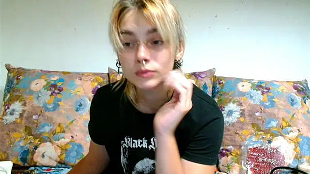 Snapshot of Sophie_Bell chatting on 08.04.26 Sophie Bell online show from 08.04.26