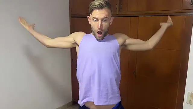 Snapshot of aquilesmade chatting on 12.08.24 aquilesmade online show from 12.08.24