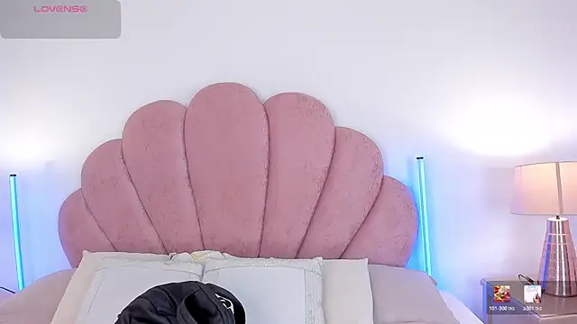 Nicole Paradise online show from 03.06.26