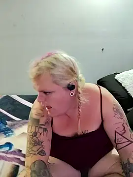 Snapshot of Trans_Girl_next_door420 chatting on 01.18.25 Trans Girl next door420 online show from 01.18.25