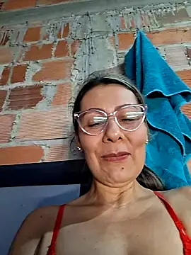 Snapshot of Mia-funny20 chatting on 06.11.26 Mia-funny20 online show from 06.11.26