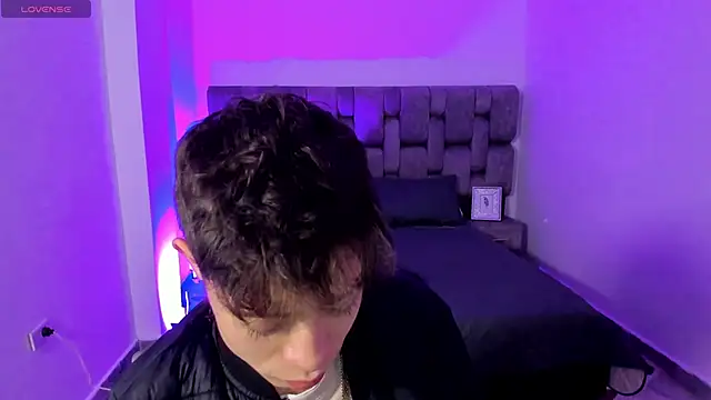 Snapshot of MarcusCollinss_ chatting on 12.18.24 MarcusCollinss online show from 12.18.24