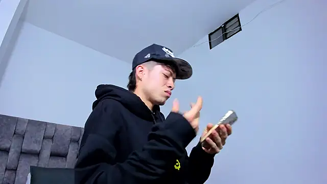 Snapshot of MarcusCollinss_ chatting on 12.19.24 MarcusCollinss online show from 12.19.24