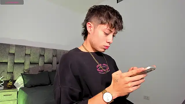 Snapshot of MarcusCollinss_ chatting on 12.21.24 MarcusCollinss online show from 12.21.24