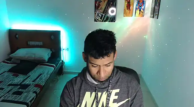 Snapshot of Enriblack92 chatting on 12.28.24 Enriblack92 online show from 12.28.24