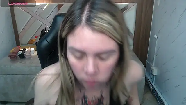 Snapshot of Paula_b_ chatting on 07.10.26 Paula b online show from 07.10.26