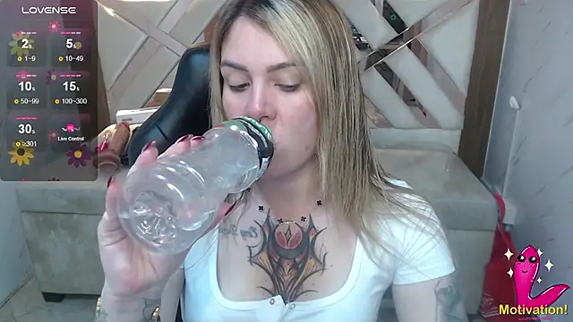 Snapshot of Paula_b_ chatting on 07.25.26 Paula b online show from 07.25.26