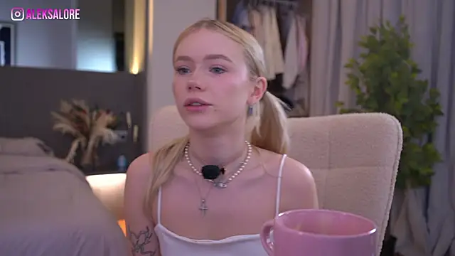 LexieLoree online show from 03.22.26