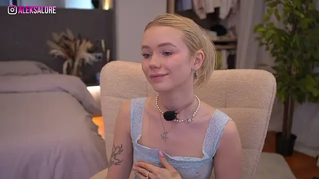 Snapshot of LexieLoree chatting on 03.23.26 LexieLoree online show from 03.23.26