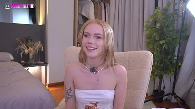 LexieLoree online show from 05.22.26