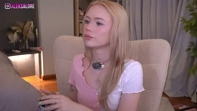 LexieLoree online show from 06.10.26