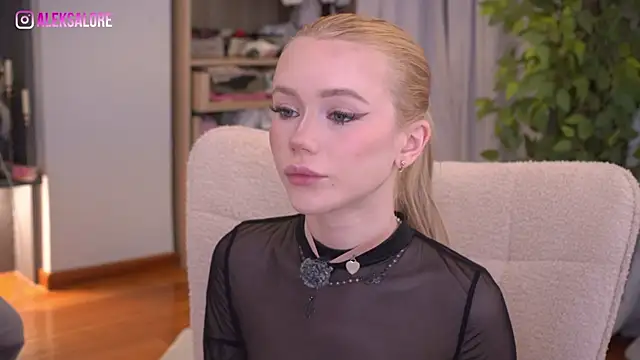 LexieLoree online show from 06.13.26