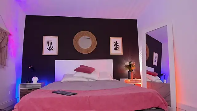 VioletPaket online show from 09.20.25