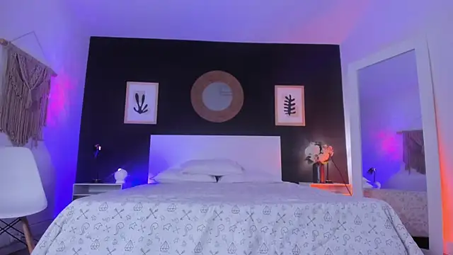 VioletPaket online show from 10.28.25