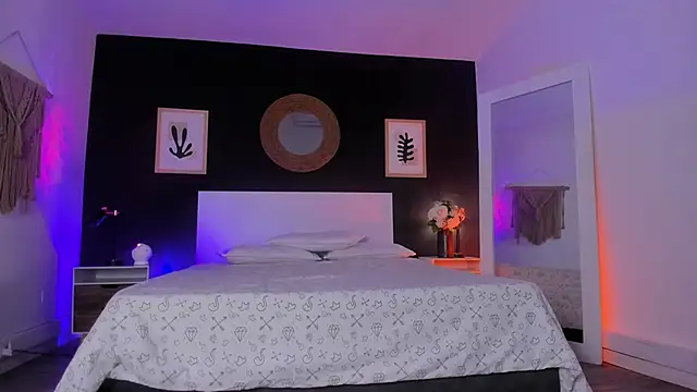 VioletPaket online show from 11.04.25