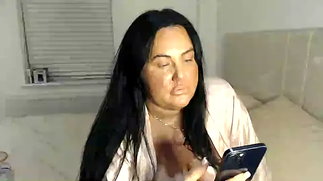 Snapshot of English_Brooke chatting on 02.02.26 English Brooke online show from 02.02.26