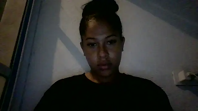 Snapshot of Kitra_New chatting on 10.29.25 Kitra New online show from 10.29.25