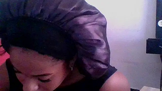 Snapshot of Kitra_New chatting on 12.17.25 Kitra New online show from 12.17.25