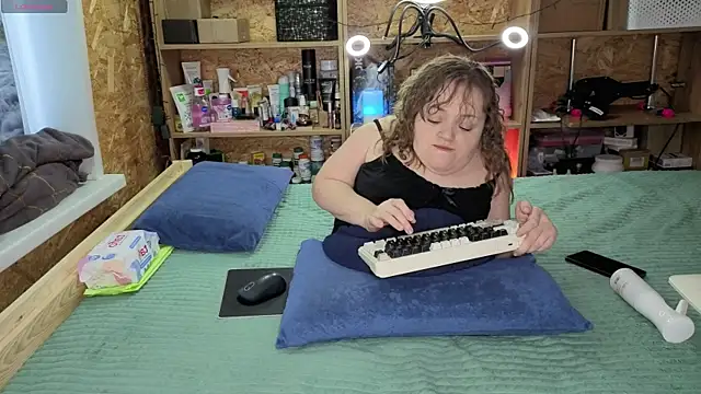 MiniNatalie online show from 12.21.25