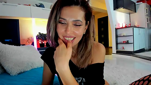 Snapshot of MissSmiley26 chatting on 03.21.25 MissSmiley26 online show from 03.21.25