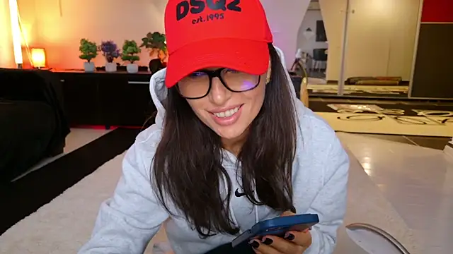 Snapshot of MissSmiley26 chatting on 11.18.25 MissSmiley26 online show from 11.18.25