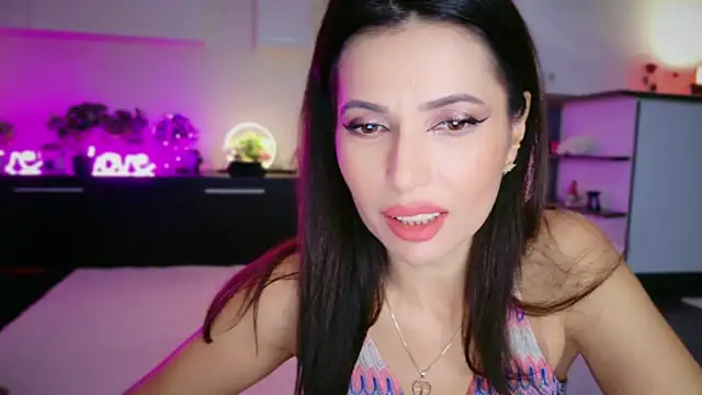 Snapshot of MissSmiley26 chatting on 12.19.25 MissSmiley26 online show from 12.19.25